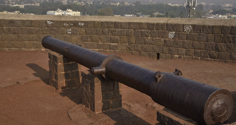 Malik-e-Maidan Canon